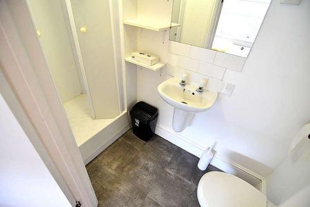 Room F, Loftus Road, Shepherds Bush, London, W12 - Photo 5