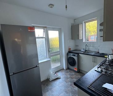 2 Bed Maisonette, Beulah Hill, SE19 - Photo 2
