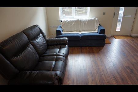 2 Bed End Terrace, Milligan Drive, EH16 - Photo 2