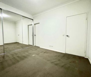 Boutique 2 Beds Apartment In Prime Location For Lease! - Photo 3