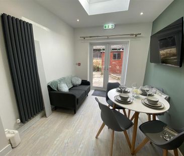 1 bedroom in a house share to rent - Photo 2