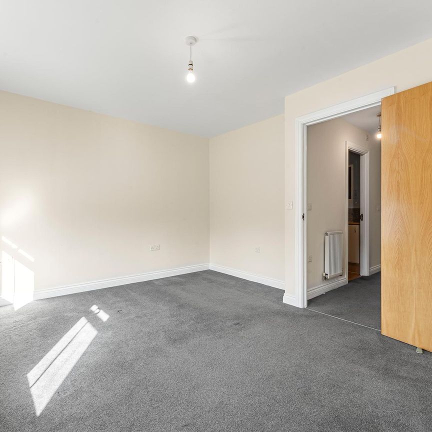 King Edward Avenue - Photo 1