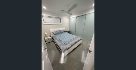 Modern Two Bedroom House - Photo 3