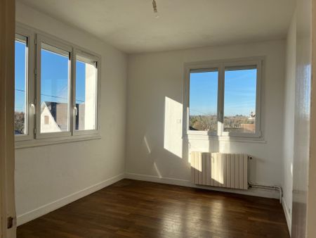 Location Maison 4 pièces 90m² ST YRIEIX LA PERCHE 87500 - Photo 5