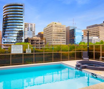 Superb & Sizeable apartment on St Kilda Road! - Photo 6