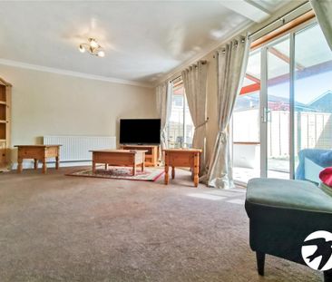 3 bedroom end of terrace house to rent - Photo 2