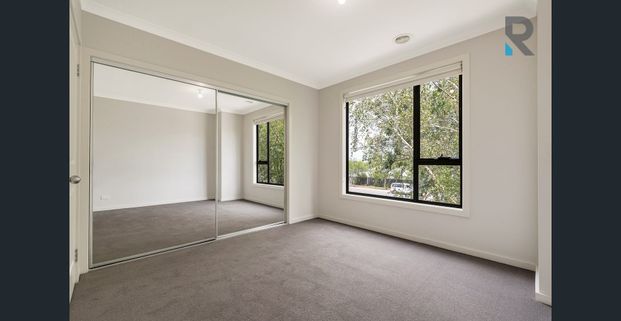 Modern Townhouse with Studio – Move-In Ready! - Photo 1