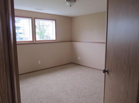 Full House Located in Inglewood! - Photo 3