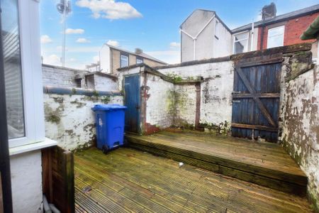 3 bedroom terraced house to rent - Photo 5