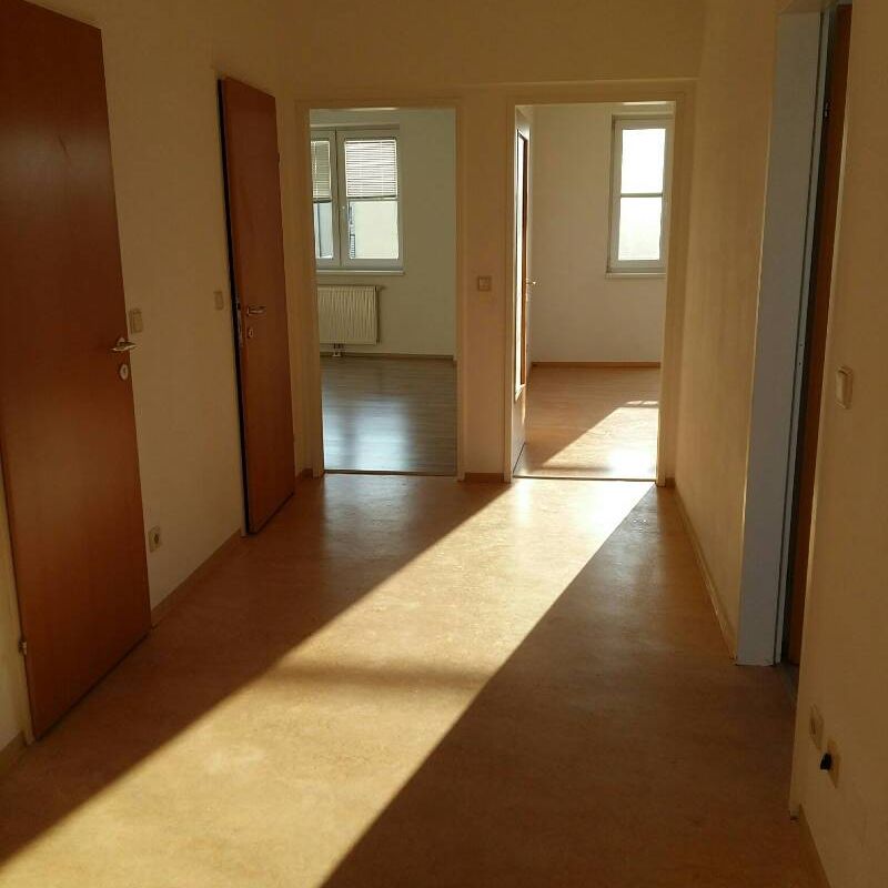 Geförderte 3 Zimmer Wohnung mit Balkon und zugehörigen Stellplatz - Foto 1