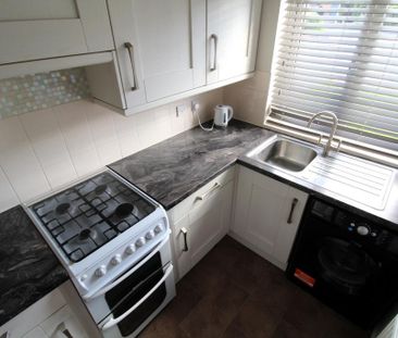 2 bedroom end of terrace house to rent - Photo 6