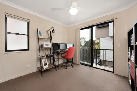 5/15 Rutland Street, Coorparoo. - Photo 3