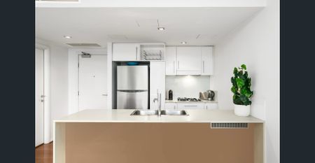 Fully Furnished North Sydney abode | Harbour views & rooftop terrace - Photo 3