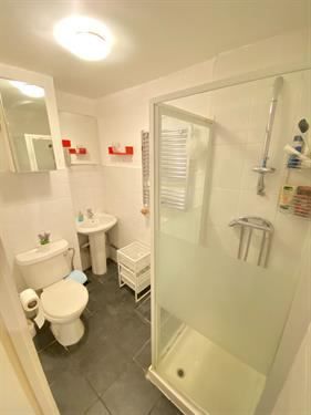 Manchester Road Room E - Photo 1