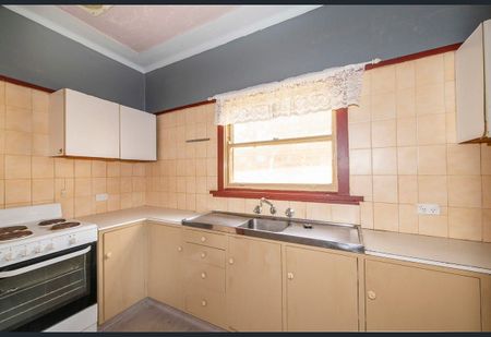 SPACIOUS ROOMS THROUGHOUT - Photo 4