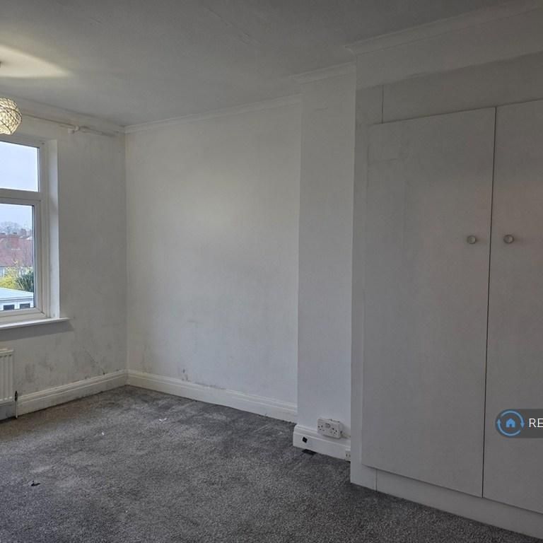 3 bedroom end of terrace house to rent - Photo 1