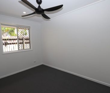 Refreshed unit within minutes to the Broadwater! - Photo 2