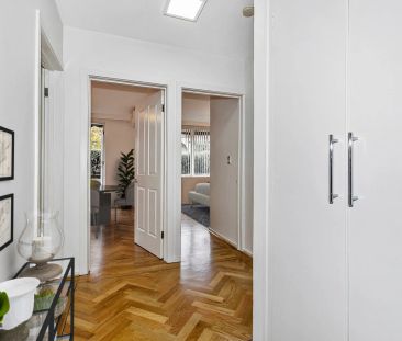 Modern Ground Floor Apartment – Walk to EVERYTHING - Photo 5