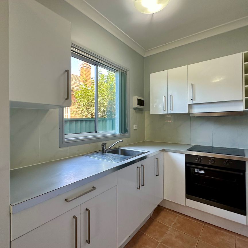 Flat/8 Coleborne Avenue, Mortdale NSW 2223 - Photo 1