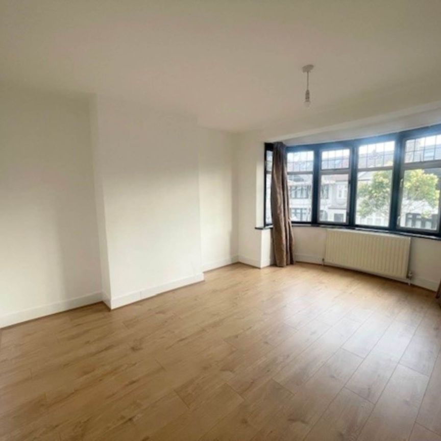 Sydney Road, Barkingside - Photo 1