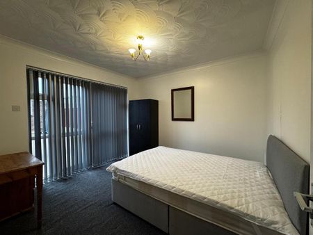House share to rent - Photo 2