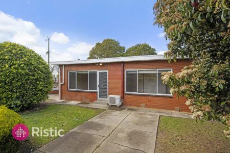 “Prime location!” - Photo 2