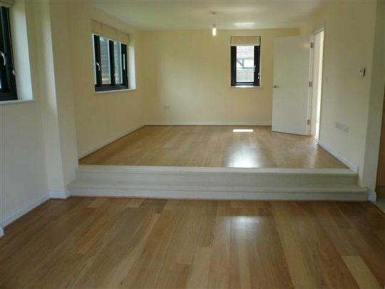 Corner Farm Place Pennine Way, HP2 5PN, Hemel Hempstead - Photo 1