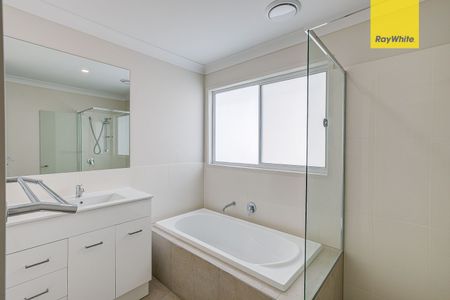 Stunning high-set residence - Photo 4