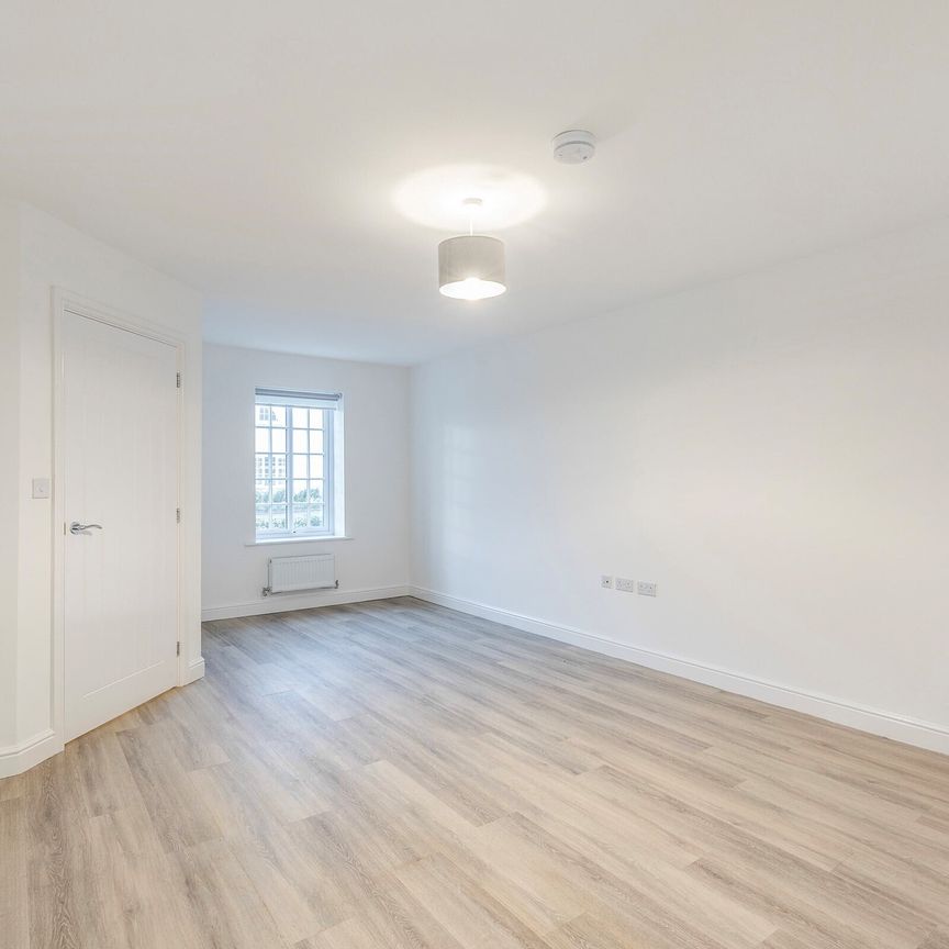 Whitmore Avenue, Huntingdon, Alconbury Weald - Photo 1