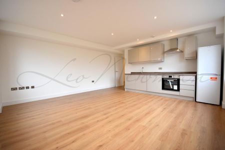 1 bedroom in a flat share to rent - Photo 4