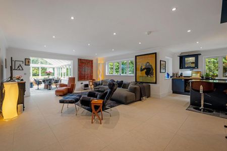 6 bedroom detached house to rent - Photo 4