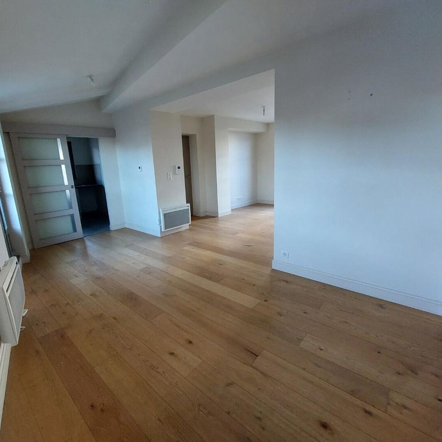 location Appartement T3 DE 61.67m² À NIMES - Photo 1
