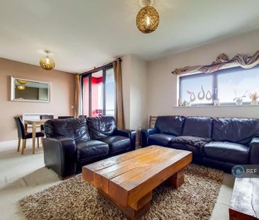 2 bedroom flat to rent - Photo 3