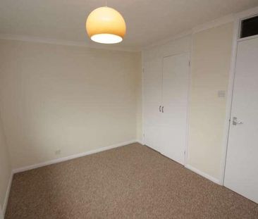 St Johns, Woking, GU21 - Photo 3