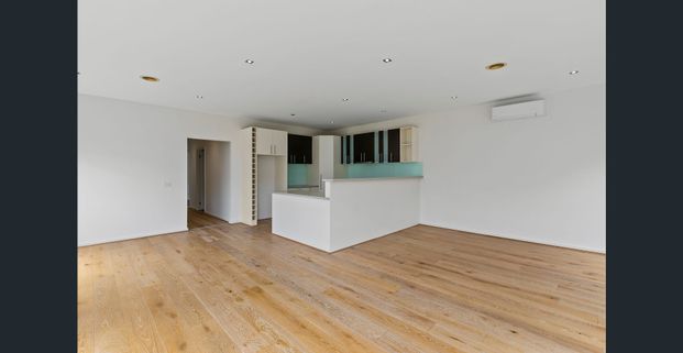 A NEWPORT GEM! - Photo 1