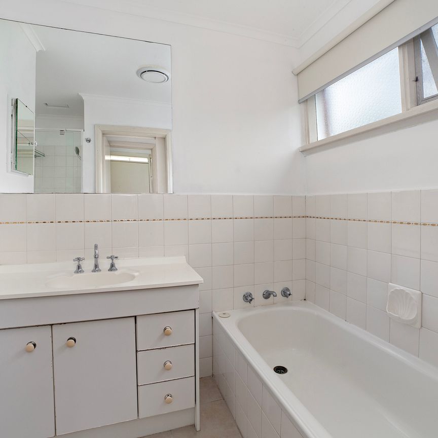 3/9 Binnie Street, Brighton East VIC 3187 - Villa For Rent | Domain - Photo 1