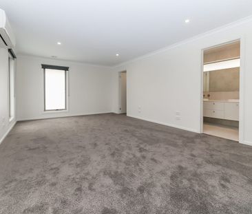 No expense spared & a pure sense of space - Photo 4