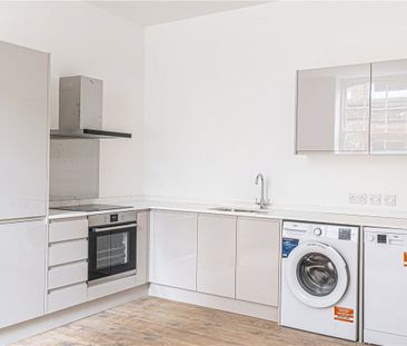 A lovely modern one bedroom flat close to the train station and cit... - Photo 1