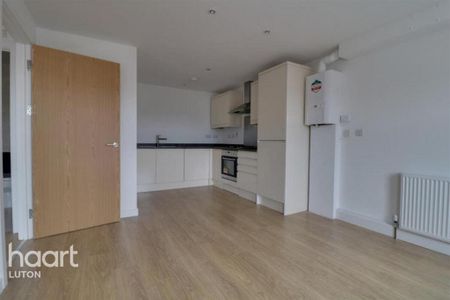 1 bedroom flat to rent - Photo 2