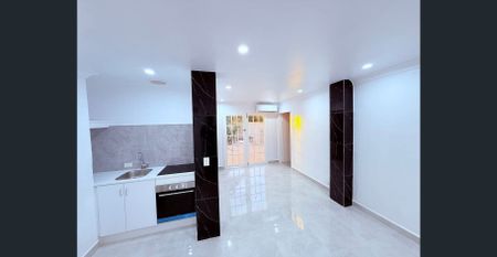 2x2 Newly renovated villa in Stirling - Photo 3