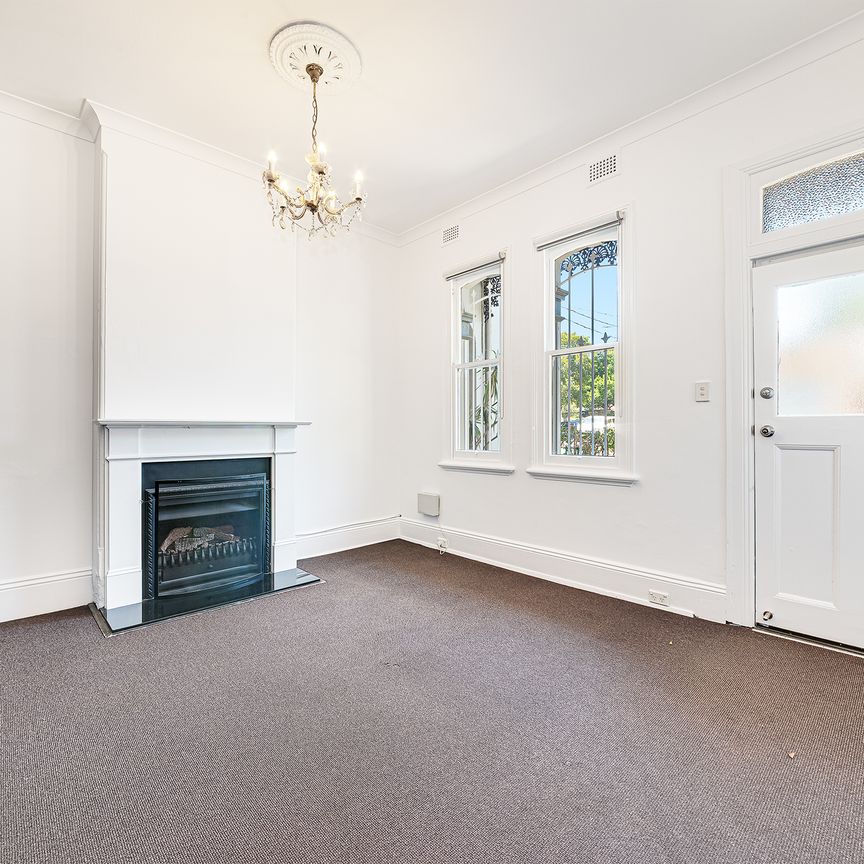 Refurbished Elegant Victorian home in coveted Alexandria cul-de-sac - Photo 1