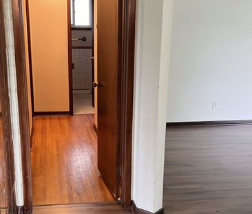 For Lease - 6725 Crawford Street, Niagara Falls, Ontario - Photo 1