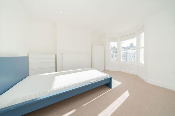 4 bedroom flat to rent - Photo 1