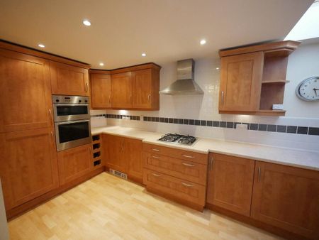 2 bedroom coach house to rent - Photo 5