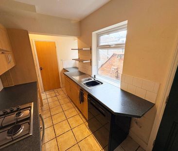 2 bedroom terraced house to rent - Photo 4