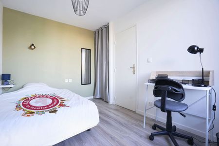 LE MONGNIER C Roommate 4 Bedrooms at Amiens - Photo 3