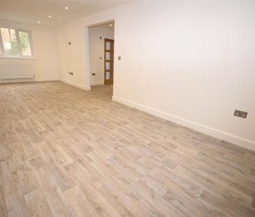 6 bedroom detached house to rent - Photo 4