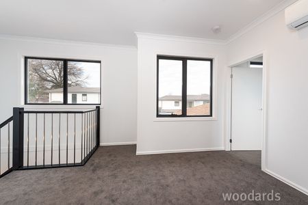 Beautiful three-bedroom townhouse - Photo 3