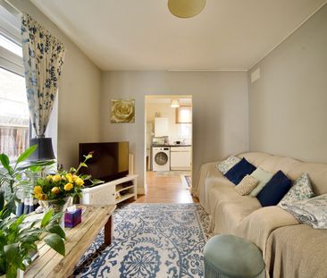 2 Bed Flat, Newport Road, E10 - Photo 2