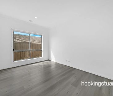 Beautiful family home in heart of Wallan - Photo 5